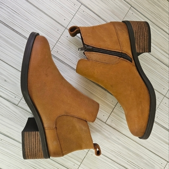 Clarks Memi Zippered Ankle Bootie in Dark Tan Leather Size 8 NWT - Picture 10 of 10